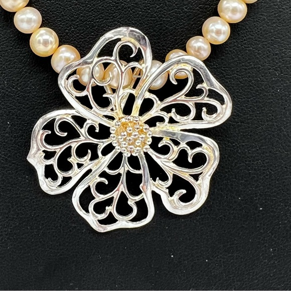 Avni Sterling Silver Freshwater Pearls Flower Necklace - Picture 2 of 6